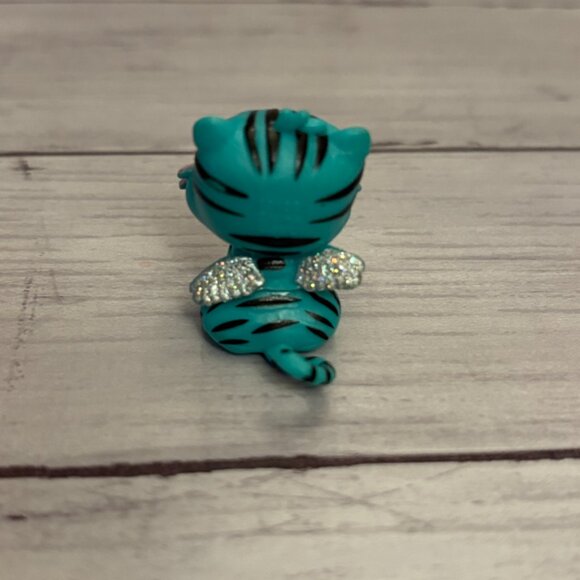 Hatchimals CollEGGtibles Tigerette Teal and Purple Silver Wings (SKU:121TO) - Picture 2 of 3